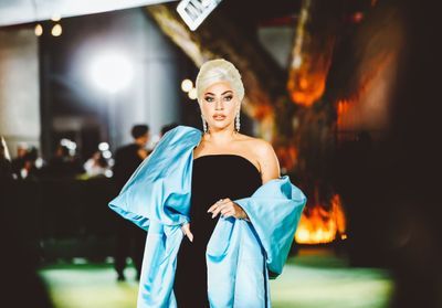 Lady Gaga adopte la coupe mulet et une nouvelle couleur de cheveux surprenante