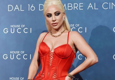 Lady Gaga adopte le make-up parfait pour les fêtes