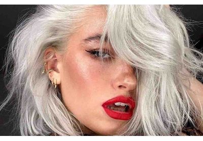 Oyster Grey : cette coloration nacrée s'affiche sur la tête des filles en vogue