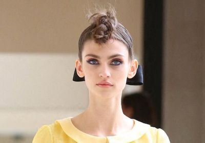 Rubans et tresses : Chanel jette son dévolu sur des coiffures bohèmes pour son défilé Haute Couture