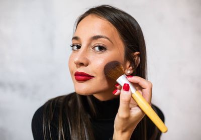 Les pinceaux de maquillage, véritables nids à microbes ? La réponse est oui !