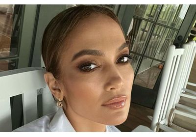 Après son mariage, Jennifer Lopez s'affiche sans make-up avec son alliance sur Instagram