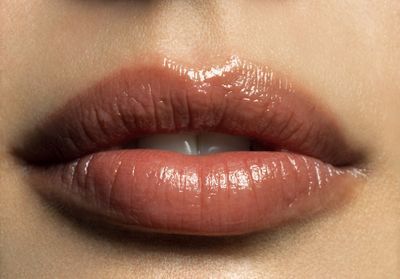 Ce gloss repulpant fait le buzz sur les réseaux et coûte moins de 13 euros