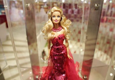 Insolite : Barbie sort un rouge à lèvres avec M.A.C