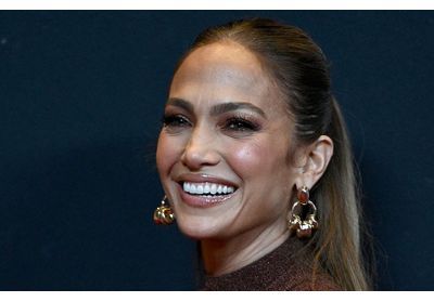 La manucure moka de Jennifer Lopez est parfaite pour l'automne
