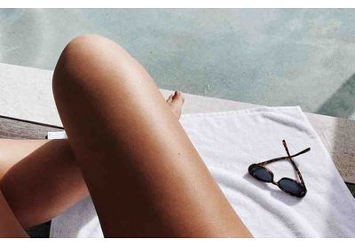 Cette huile corporelle vendue toutes les 10 secondes sublime les jambes blanches