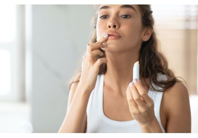 Lèvres gercées : voici pourquoi votre baume à lèvres ne fonctionne pas