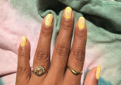 Cette tendance de manucure est la plus vitaminée de l'été