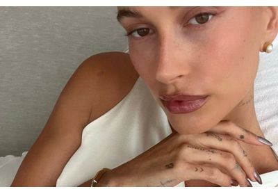 Coaching Beauté : comment reproduire la manucure de Hailey Bieber ?