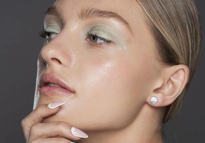 Comment enlever des faux ongles ?