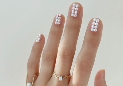 Le pearl nail art : la manucure tendance qu'il faut absolument avoir !