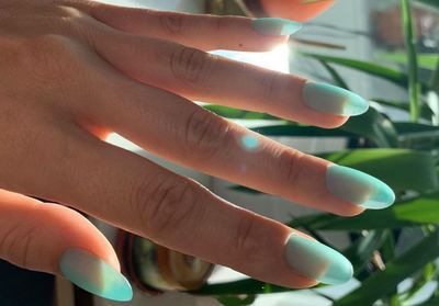 Les ongles translucides, la nouvelle tendance beauté qui affole Instagram