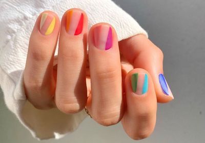 Rainbow nails : la manucure que l'on verra partout cet été