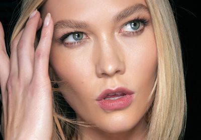 Massage des yeux : les bons gestes pour se masser le contour de l'oeil