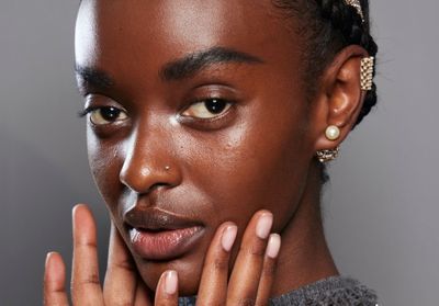 Dermaplaning : ce soin tendance qui consiste à se raser le visage
