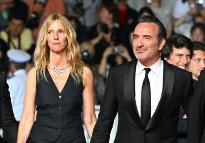 Cannes 2022 : Sandrine Kiberlain et Jean Dujardin, duo chic sur le tapis rouge