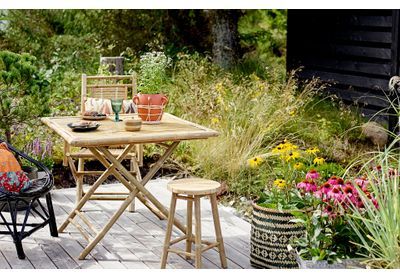 Une table de jardin pliante pour un gain de place malin