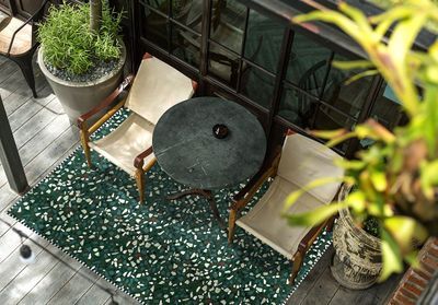 Un tapis d'extérieur pour un coin outdoor super cosy