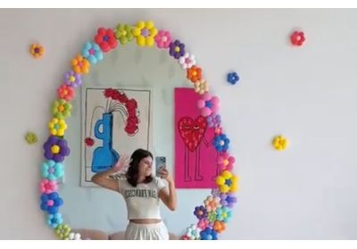 DIY : transformez un simple miroir avec un cadre de fleurs pop