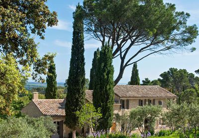 Un mas provençal superbement rénové dans les Alpilles