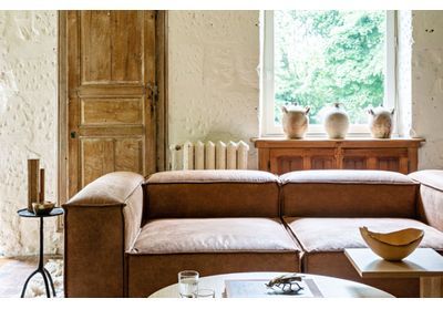 Une ancienne ferme associe intérieur contemporain et matériaux nobles