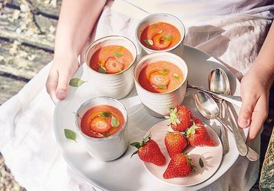 25 recettes de soupes froides parfaites pour l'été