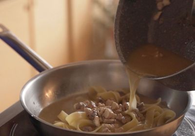 Inratable et généreuse : la recette de pappardelle au poulet