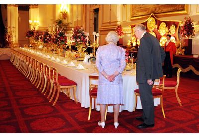 Un dîner royal à Buckingham ? Voici les règles du protocole à connaître