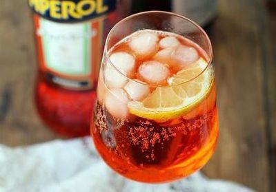 Pourquoi raffole-t-on du spritz en été ?