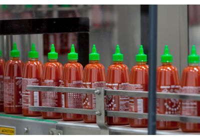 Sriracha : la sauce dont le monde raffole, bientôt victime d'une pénurie