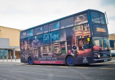 Harry Potter : les bus de la saga transportent le personnel soignant britannique gratuitement
