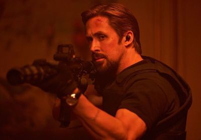 Netflix : les premières images alléchantes du film réunissant Ryan Gosling et Chris Evans