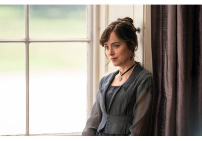 Persuasion : l'adaptation du roman de Jane Austen avec Dakota Johnson se dévoile dans une bande-annonce romantique