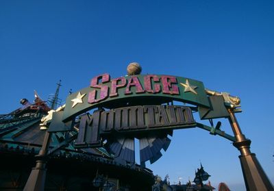 Space Mountain : la célèbre attraction du parc Disneyland bientôt adaptée en film