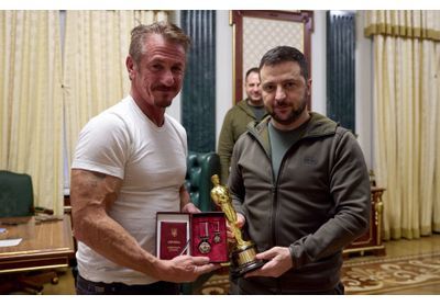 Ukraine : Sean Penn offre l'un de ses Oscars à Volodymyr Zelensky