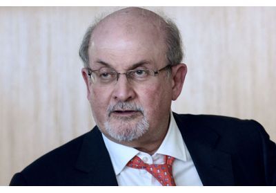 Salman Rushdie : quatre mois après son agression, l'auteur dévoile un extrait de son nouveau roman