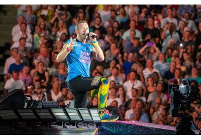 Coldplay : malade, Chris Martin annonce suspendre la tournée du groupe
