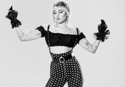 Miley Cyrus : « Dolly Parton m'a appris à m'exprimer »