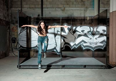 La plasticienne Anne Imhof investit le Palais de Tokyo