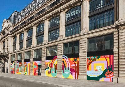 Confinement : Louis Vuitton diffuse un message d'optimisme dans Paris