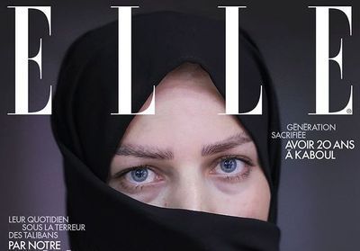 Le reportage de ELLE sur les Afghanes exposé sur les Champs Élysées
