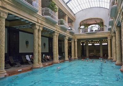 Piscines à Paris : notre guide des piscines pour se rafraîchir pendant la canicule !