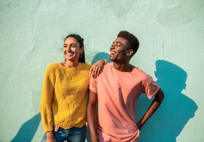 Amitié : les hommes plus opportunistes que les femmes ?