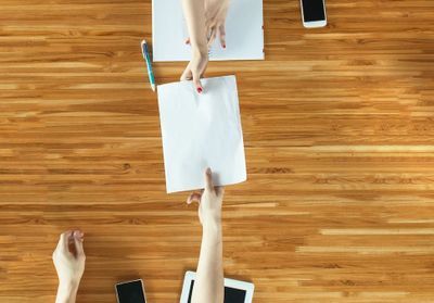 CV d'amitié/: pour se faire des amis, des adultes solitaires ont recours à une méthode inédite