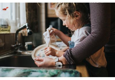 Les enfants qui participent aux tâches ménagères auraient de meilleures fonctions cérébrales