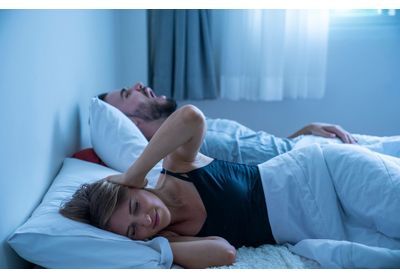 On dormirait moins bien en partageant son lit avec son ou sa partenaire