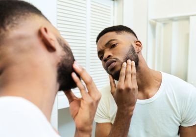Les complexes masculins : un silence qui en dit long