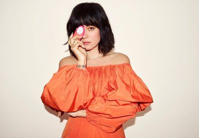 Lily Allen sort son sextoy : « J'ai eu beaucoup de difficultés avant d'arriver à me masturber »