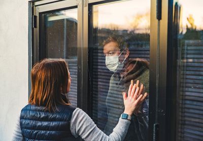 Plus de romantisme, moins de salive : les nouvelles règles de la rencontre amoureuse post-confinement