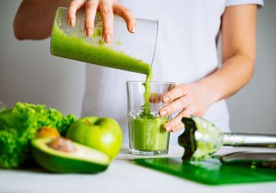 Nutrition : est-il mieux de manger ou de boire les légumes ?